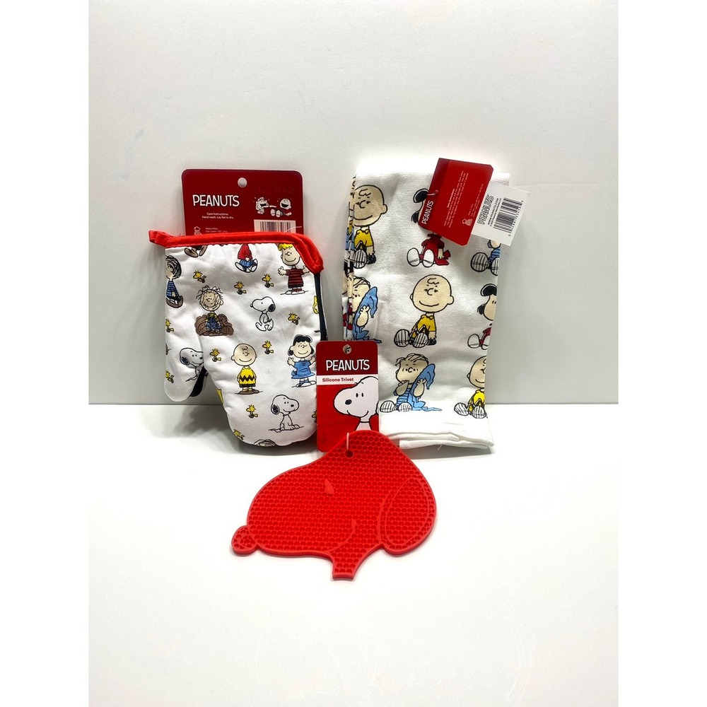 Peanuts Snoopy 5pc Kitchen Set Towels Mini Oven Mitts Silicone Trivet NWT